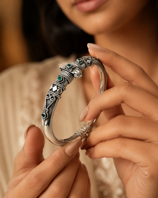Mehrun Oxidized 925 Bangle