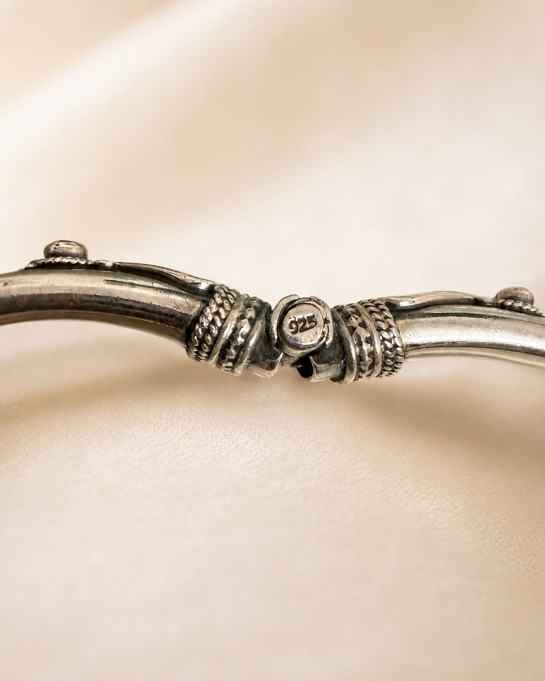 Mehrun Oxidized 925 Bangle