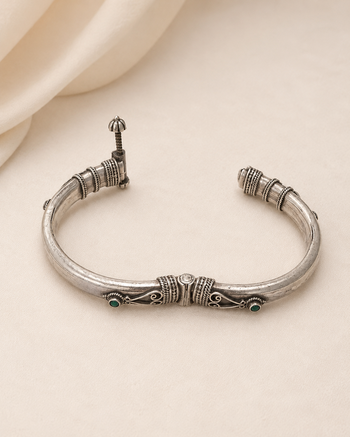 Mehrun Oxidized 925 Bangle