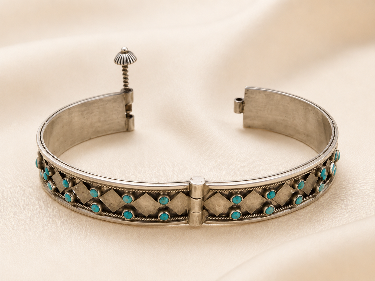 Zohra Oxidized 925 Bangle