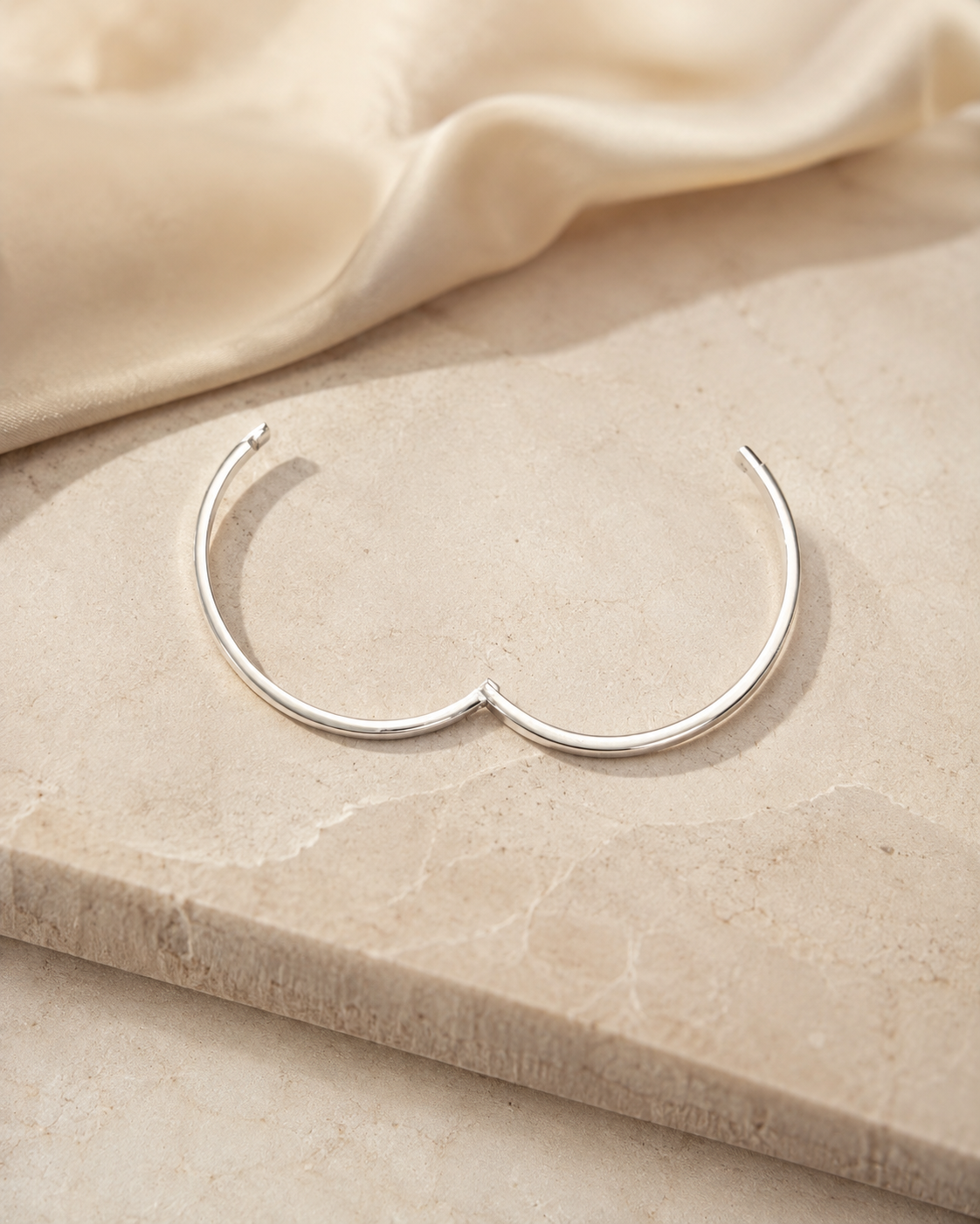 Niva Oval Bangle
