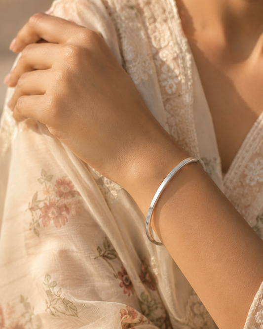 Niva Oval Bangle