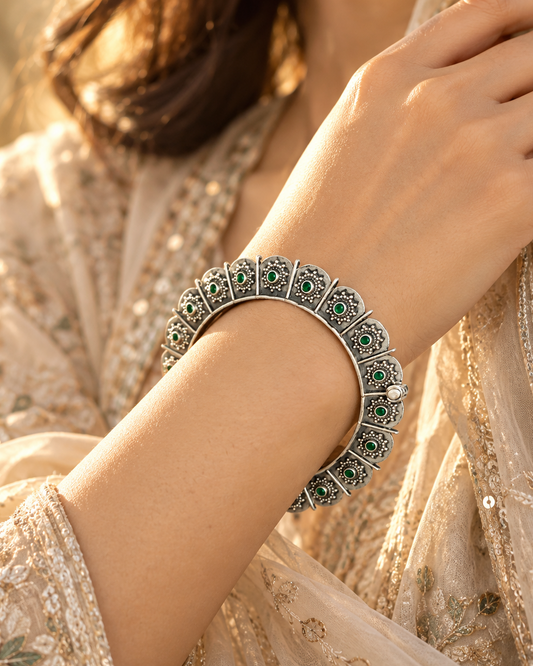 Aarzoo Silver Bangle
