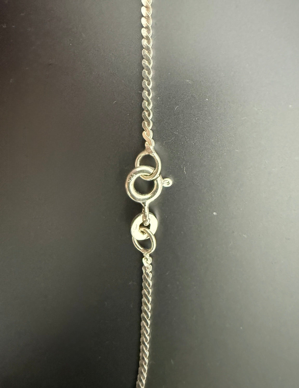 Avira Curb Chain