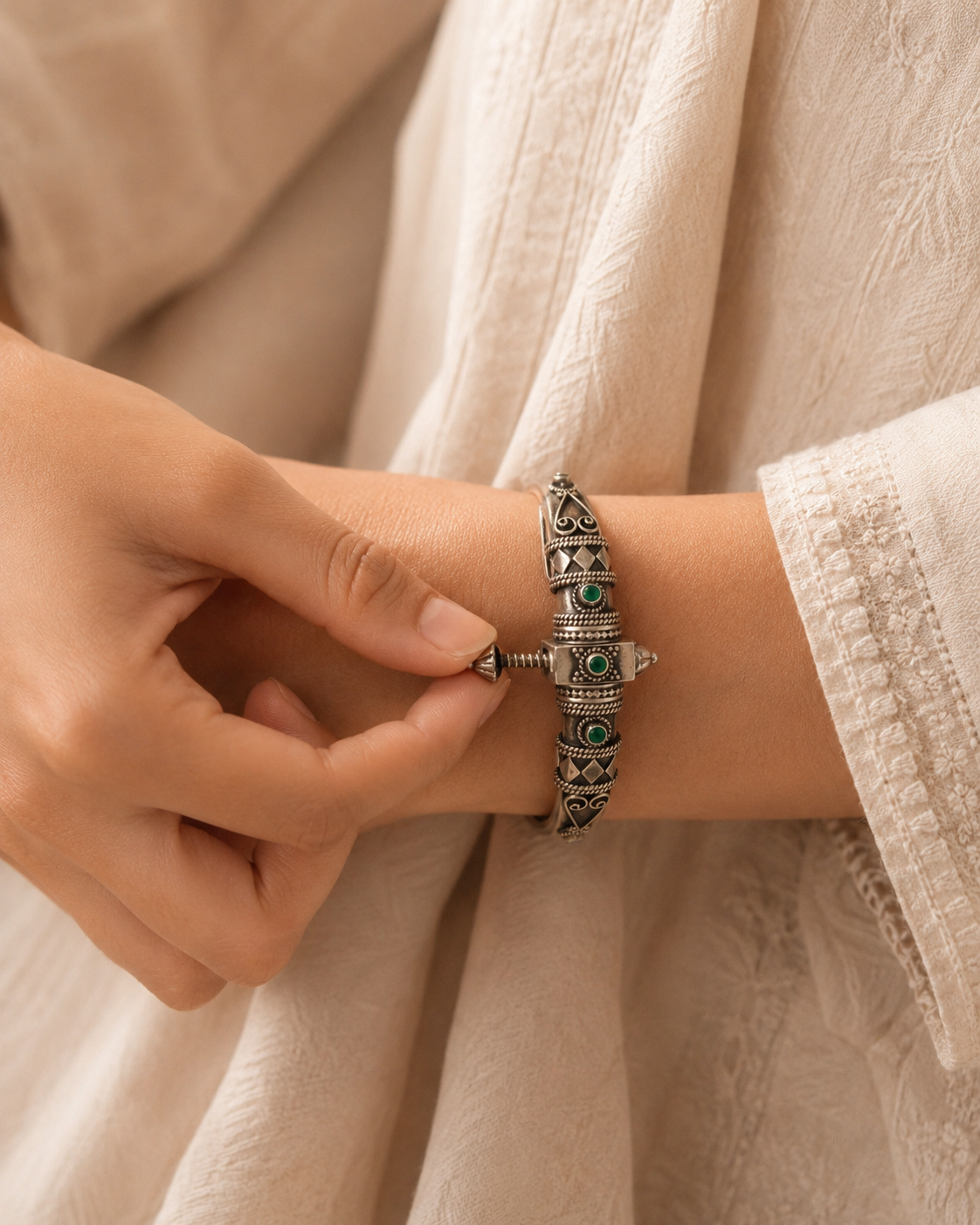 Mehrun Oxidized 925 Bangle