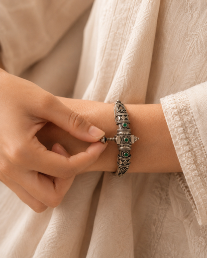 Mehrun Oxidized 925 Bangle