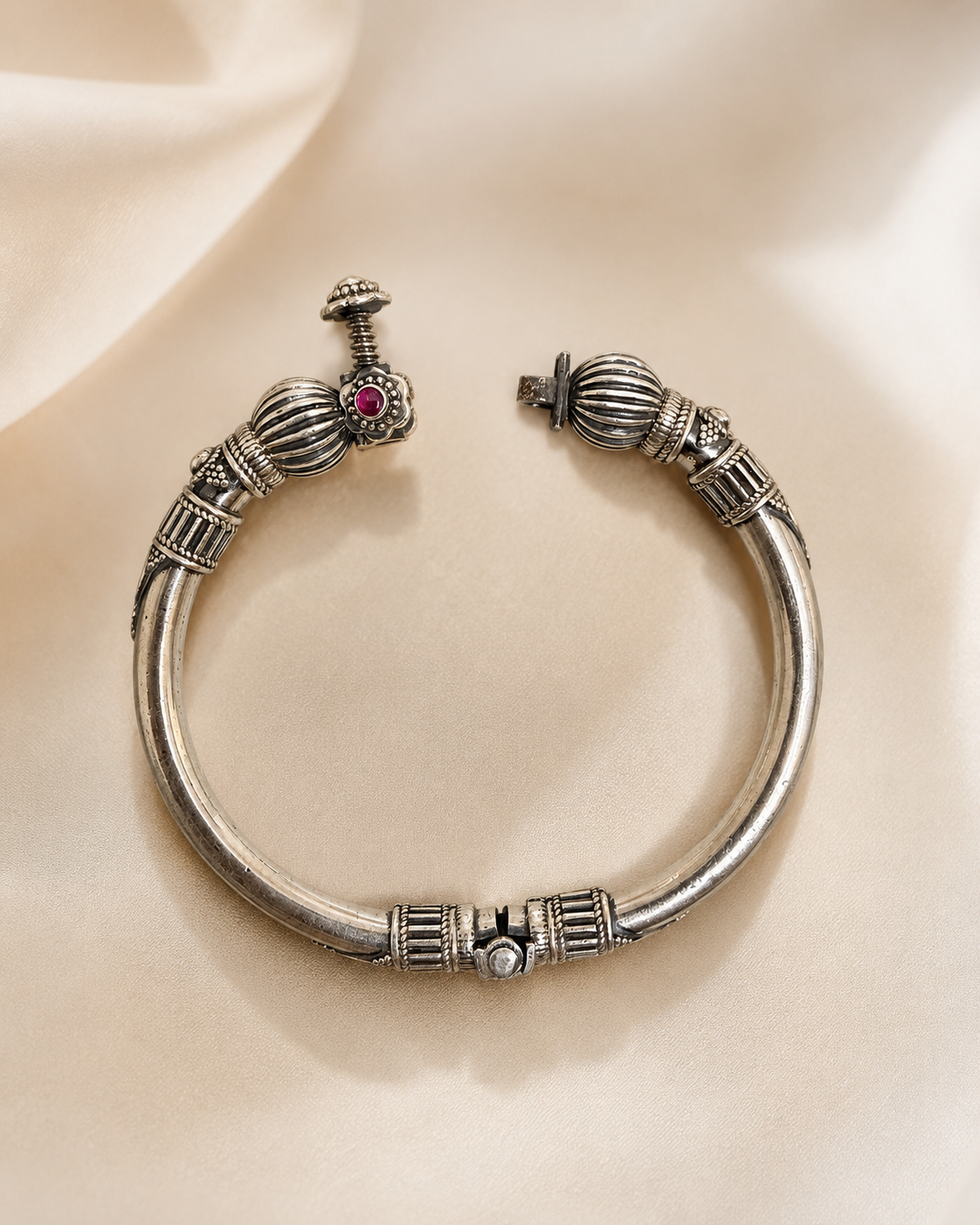 Gulrukh Oxidized 925 Bangle