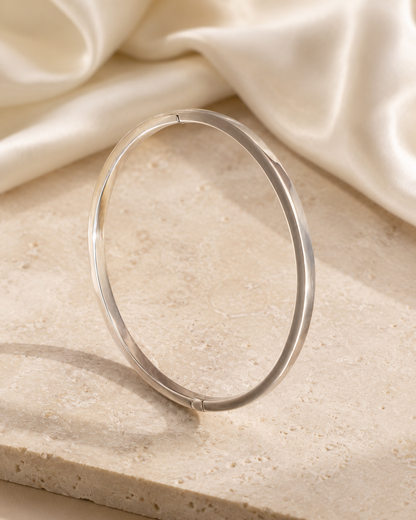 Niva Oval Bangle