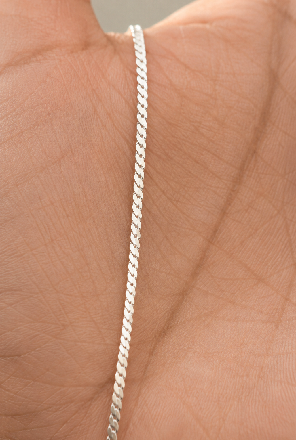 Avira Curb Chain