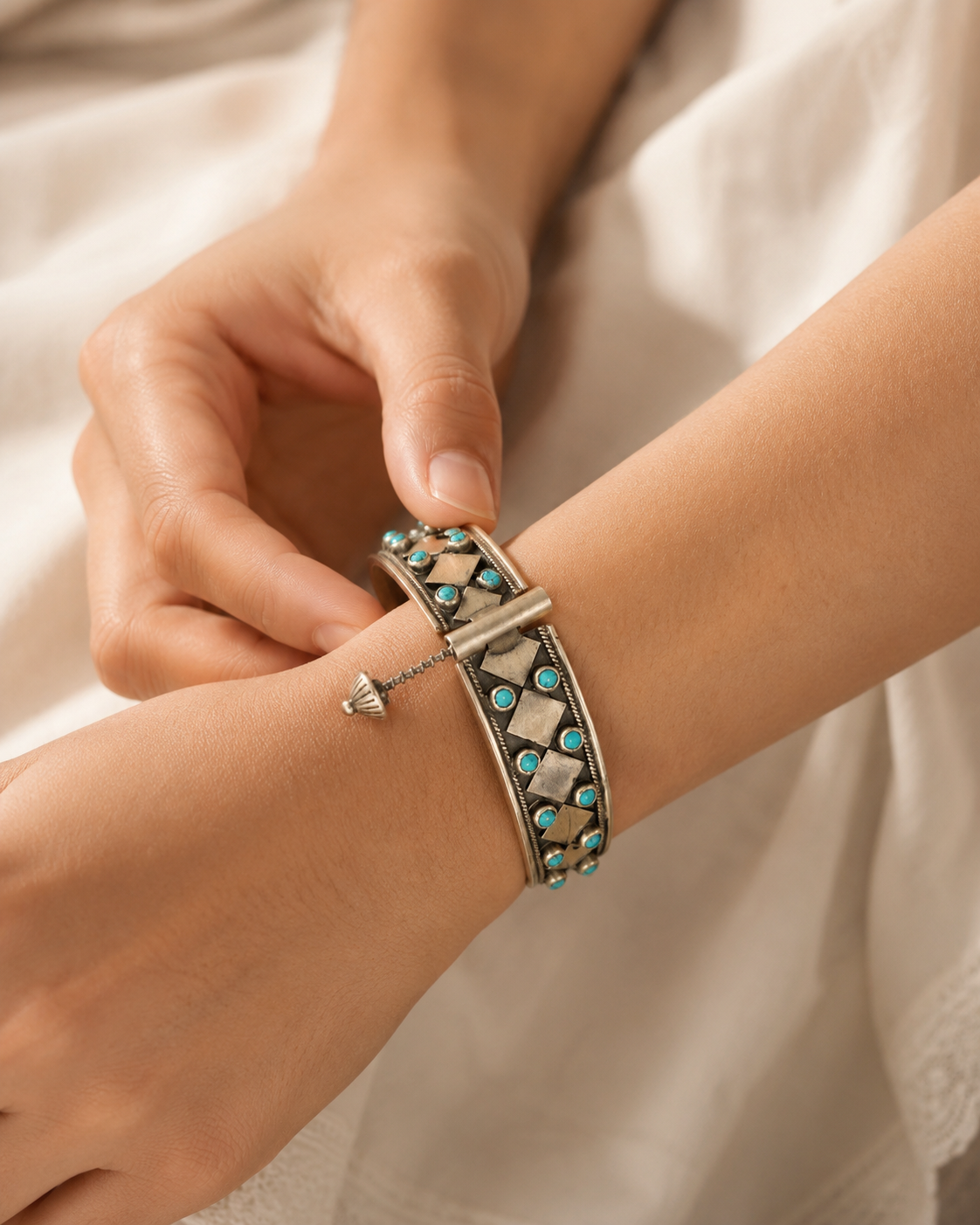Zohra Oxidized 925 Bangle
