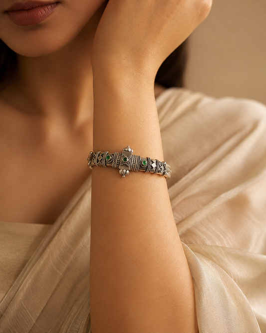 Mehrun Oxidized 925 Bangle