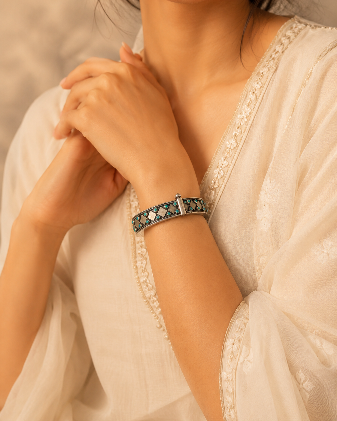 Zohra Oxidized 925 Bangle